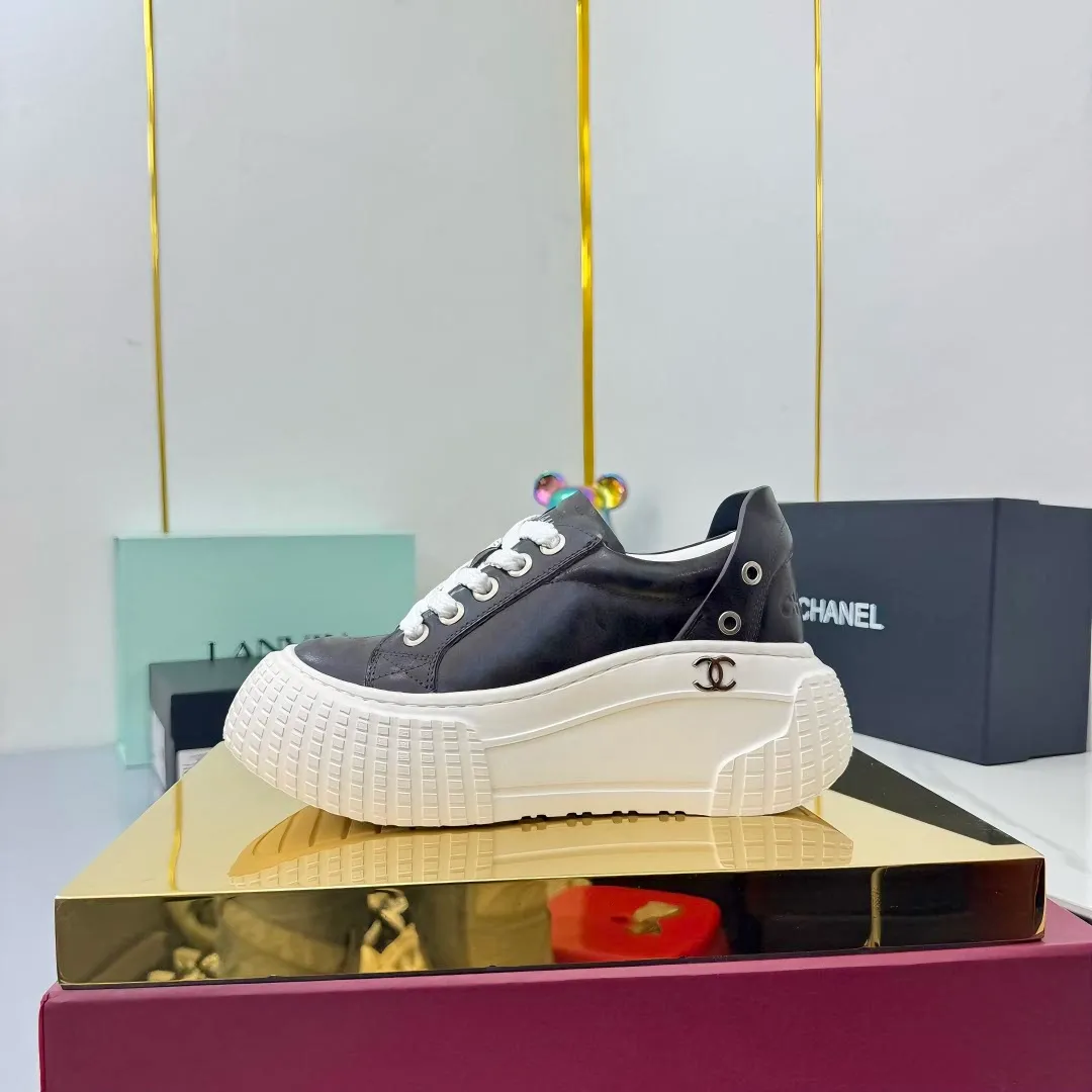👟👟Ex-factory price 640👟👟 Chanel bread shoes ~ original calfskin panda shoes Chanel 25C latest hot style panda black and white sports shoes casual sneakers Xiaoxiang hot item classic black and white panda color coco girls must pay Fabric: original custom mixed sheepskin lining: original imported breathable mesh lining outsole: Original molded rubber + TPU combination Size: Women's 35-41